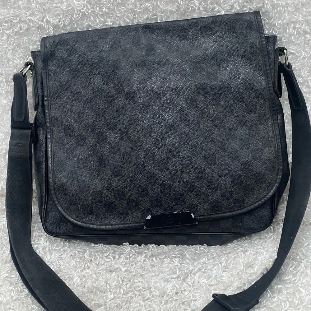 Louis Vuitton Damier Graphite Canvas Daniel MM Mesenger Bag